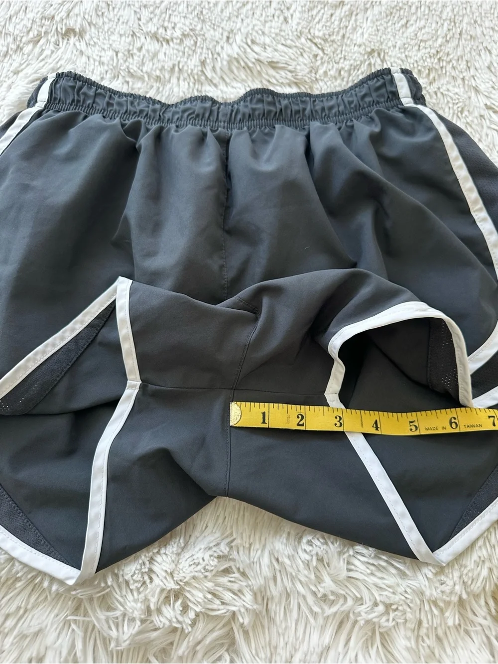 Nike Tempo Dri-Fit Running Shorts Black White Lined Athletic Gym Women’s Medium